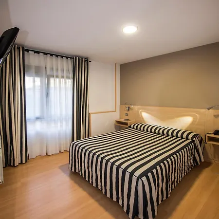 Puerta De La Santa 2*