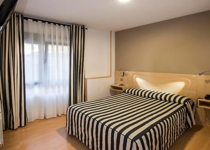 Puerta De La Santa 2*