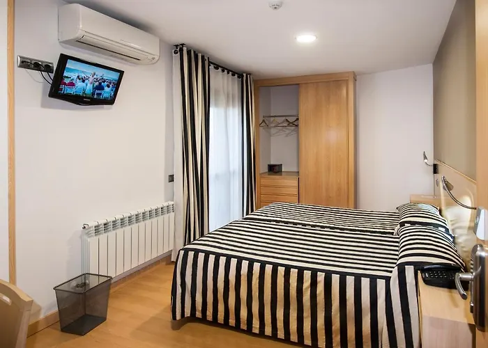 호텔 Puerta De La Santa 2*